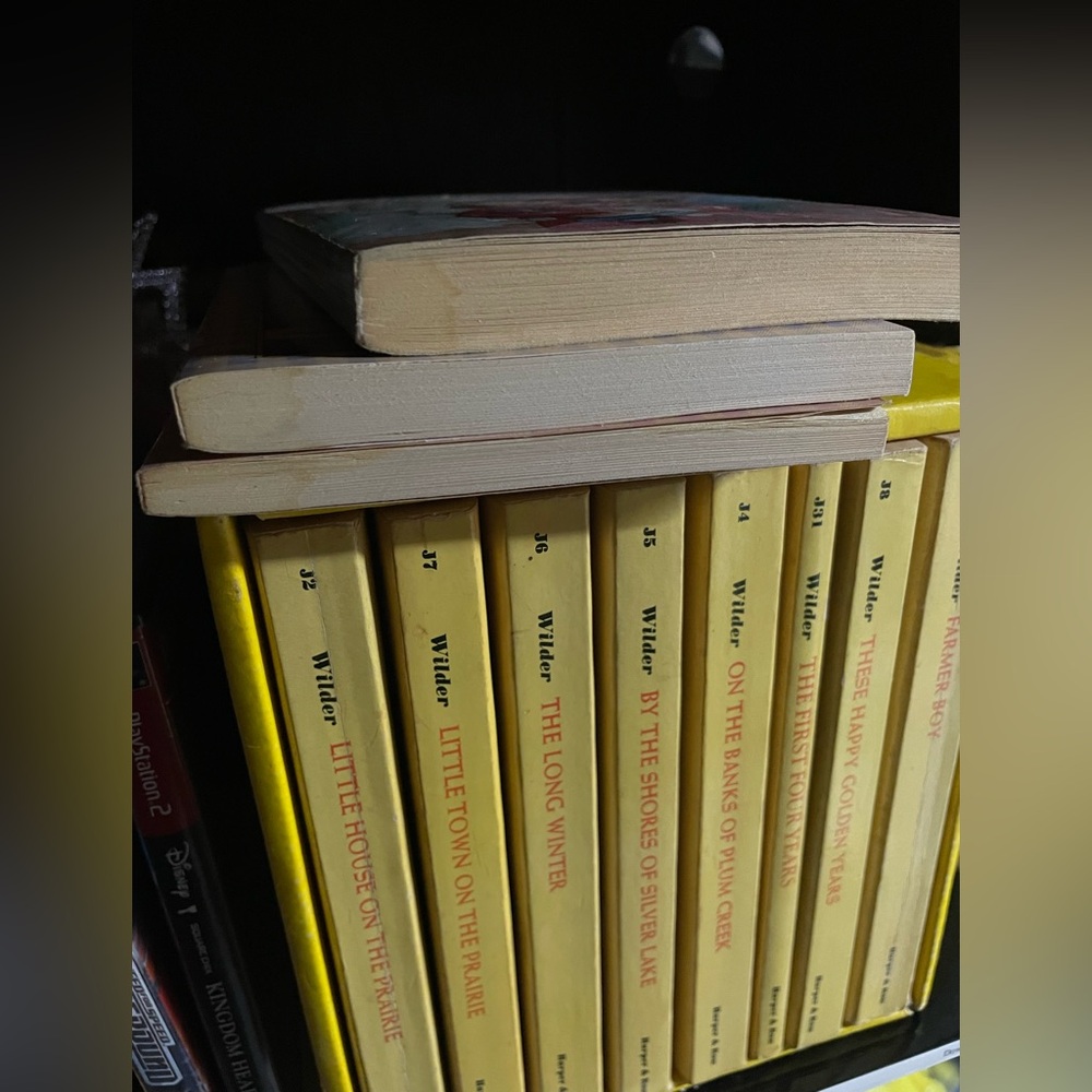 Book Set - Yellow - Picture 2 of 5